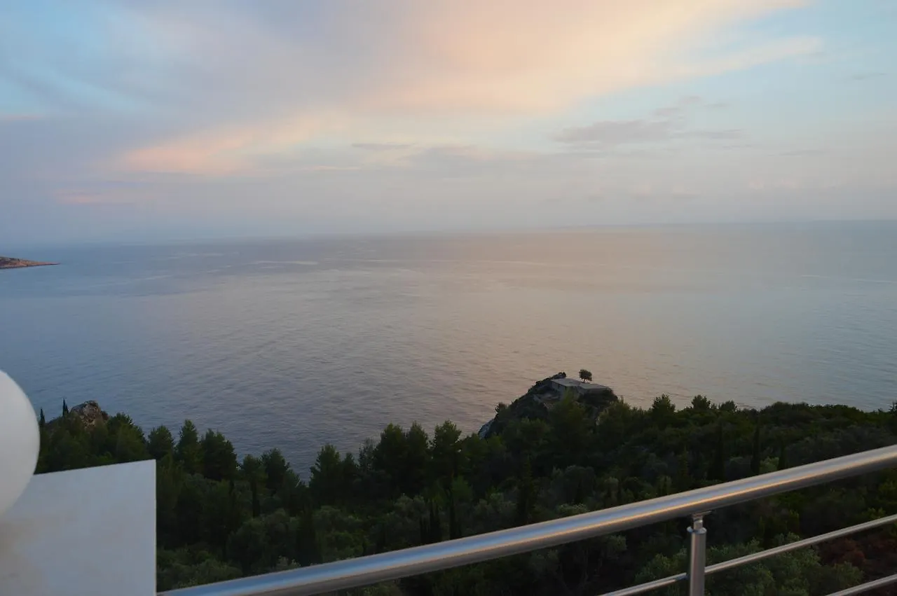 Mihalis Apartments Himare