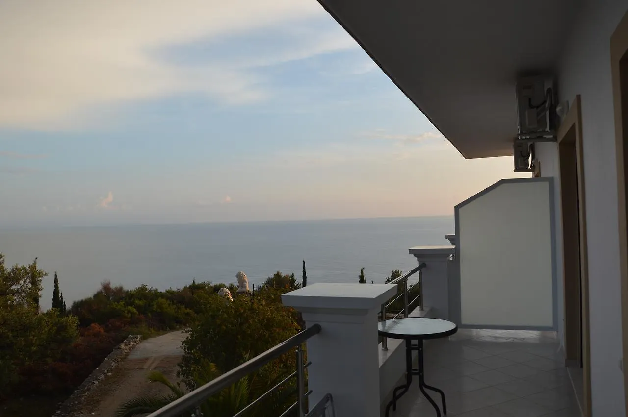 Mihalis Apartments Himare 0*,
