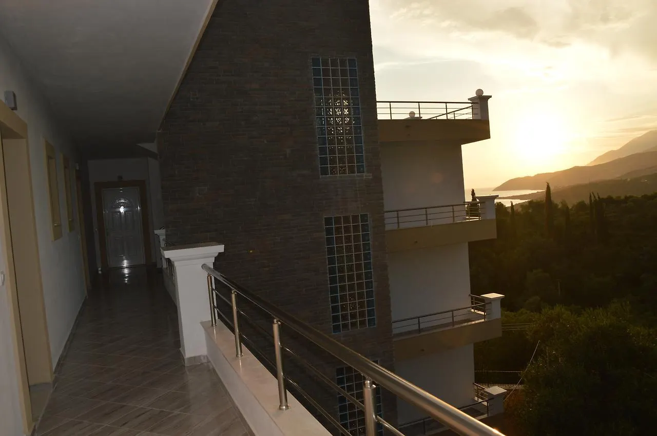 Mihalis Apartments Himare