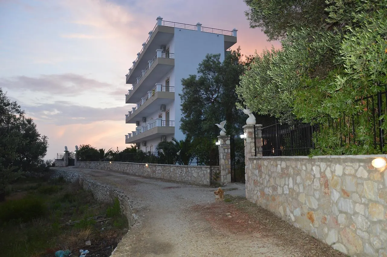 Mihalis Apartments Himare