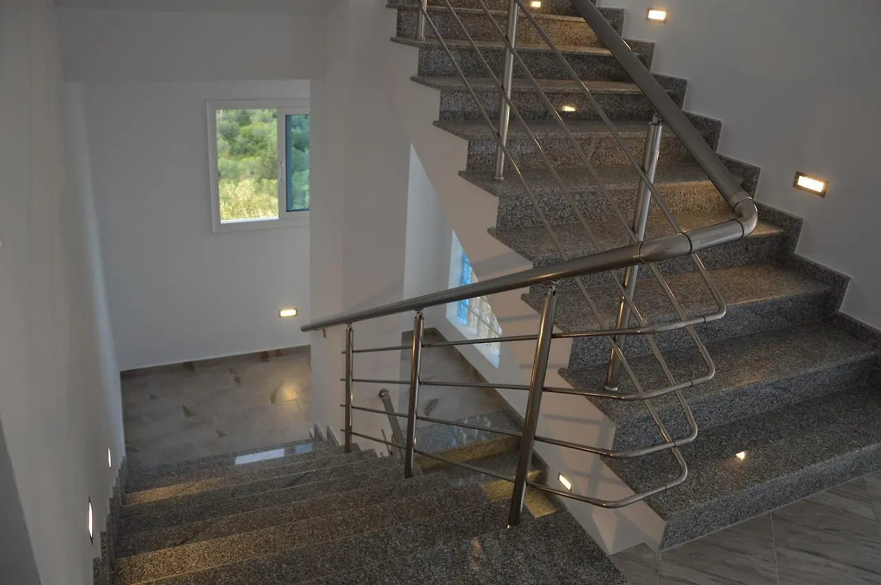 Mihalis Apartments Himare